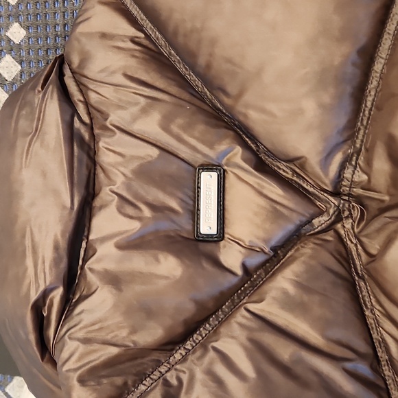 Represent Vest - Picture 4 of 5